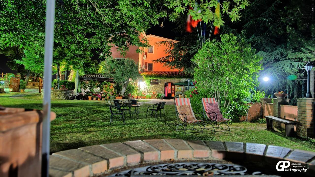 Locanda al Giglio d'Oro Ruvo del Monte Esterno foto